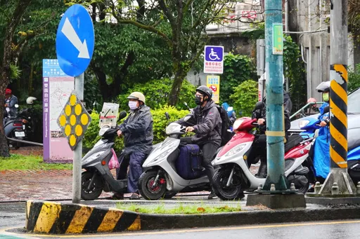 口罩政策大鬆綁戶外可免戴 宜蘭民眾:戴著「比較安心」