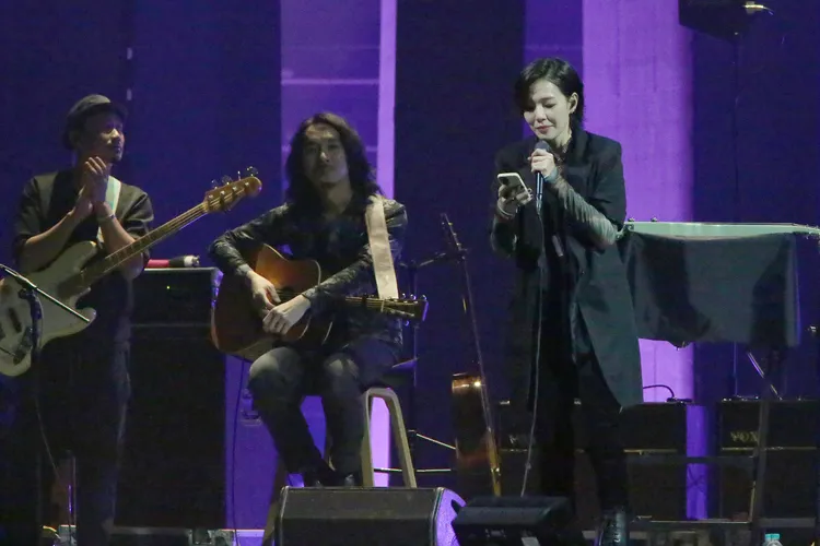 安溥（右）非常感謝工作夥伴一路的支持，介紹到一半時忍不住落淚。朱世閎攝