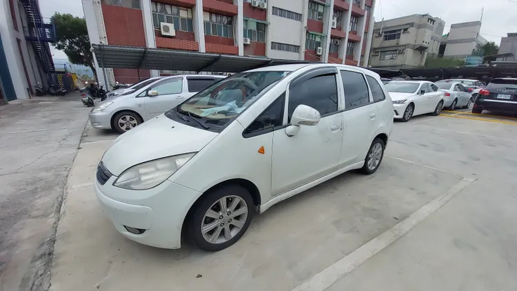 楊嫌平日開白牌車，熟悉路況、靠著車子小，昨凌晨閃過警方圍捕。楊永盛攝