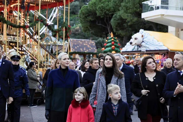 摩納哥王妃夏琳一行人暢遊耶誕村。路透社