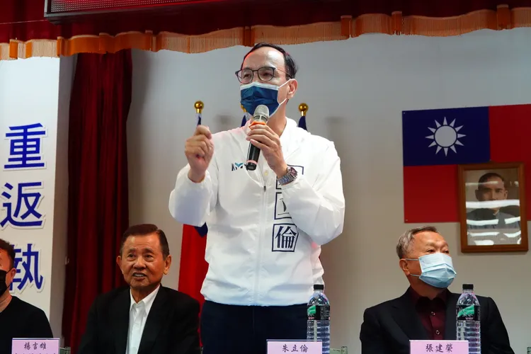 國民黨主席朱立倫前往宜蘭舉行感恩茶會，他表示國民黨堅持正確的路，就是愛台灣。林泊志攝