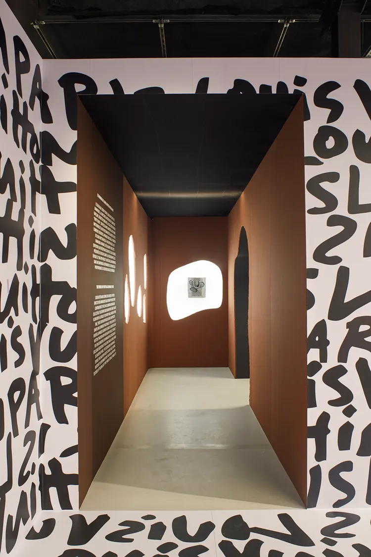 「川久保玲的路易威登世界The World of Louis Vuitton According to Rei」 展間。品牌提供