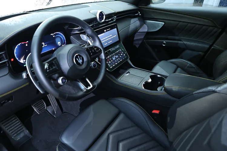 內在實在令人驚艷，無論質感、科技配備都大為提升。翁玉信攝