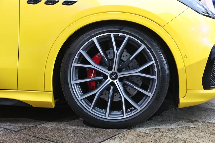 輪胎配置與MC20相同為普利司通Potenza Sport。翁玉信攝