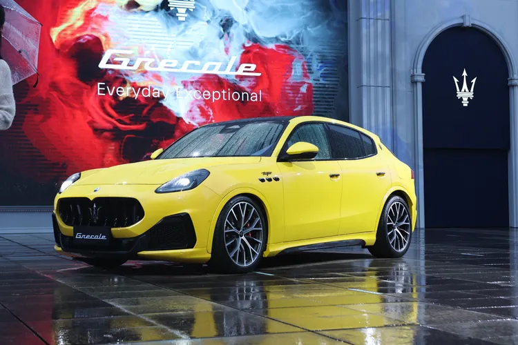 現場選配黃色車身的Grecale Trofeo頂級版顯得相當特別。翁玉信攝