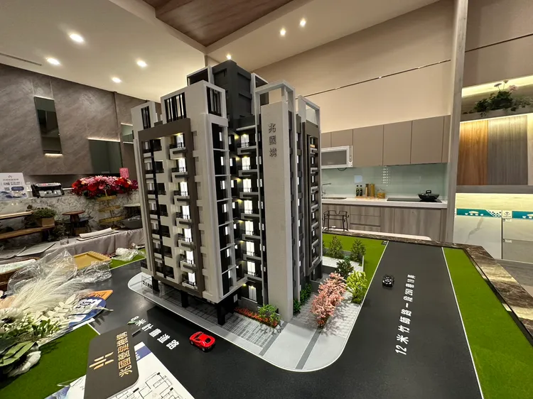 龍井區域新案大多主攻總價市場，以7至9層樓的電梯華廈、2-3房為主流，主力單價約2字頭。圖為「兆國境」模型