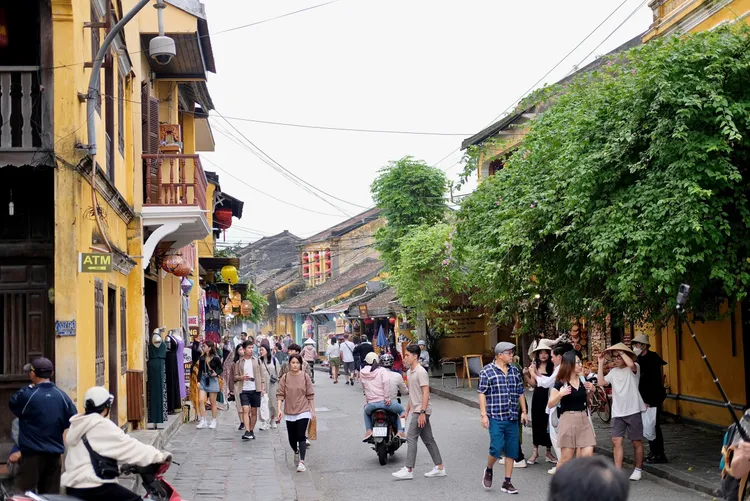 以往總是人滿為患的會安古鎮，現在人潮大約是往年的1/3數量，逛起街來相當舒適輕鬆。葉盛耀攝