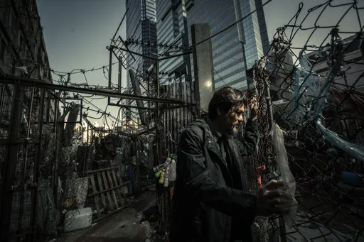 《智齒》靠8車垃圾打造末世感 林家棟自嘲「瘋的演員才同意演出」