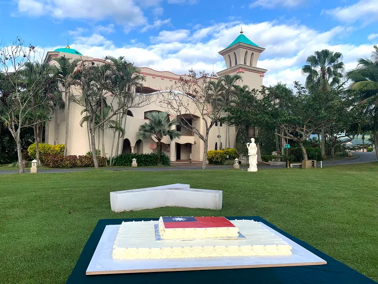 國旗蛋糕歡慶元旦。理想大地渡假飯店提供