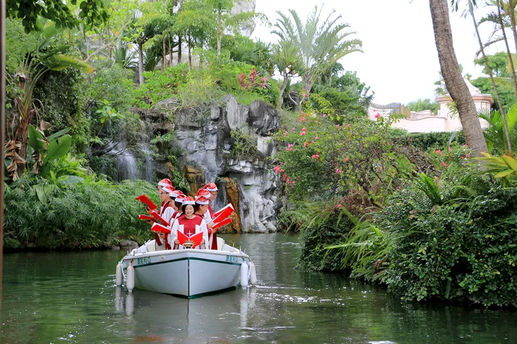 住客就寢前，更將準備全台唯一的應許運河晚安遊船報佳音。理想大地渡假飯店提供