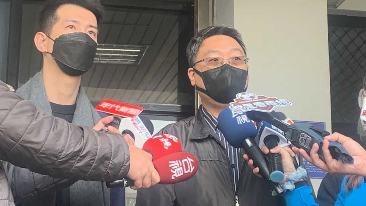 順為公司委託律師到地檢署提告,並公布消費者訂房與訂席退費專線。曾雪蒨攝