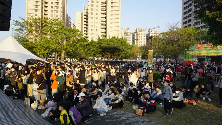 兩日活動總花費高達300萬元，聘請知名藝人宇宙人，為仁武史上最大建案造勢與文創市集。葉家銘攝