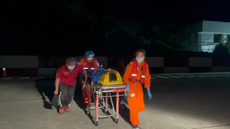車禍民眾由空勤總隊接送返台就醫。翻攝畫面