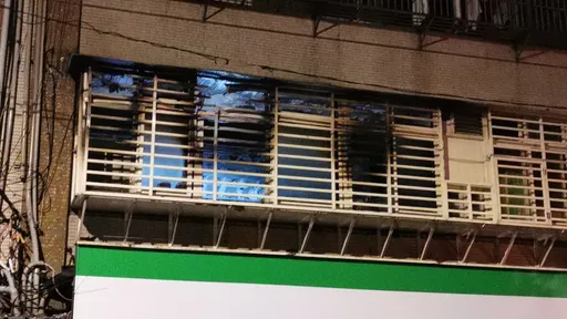 北市南港公寓突竄火舌濃煙　救出1受困住戶疏散15人