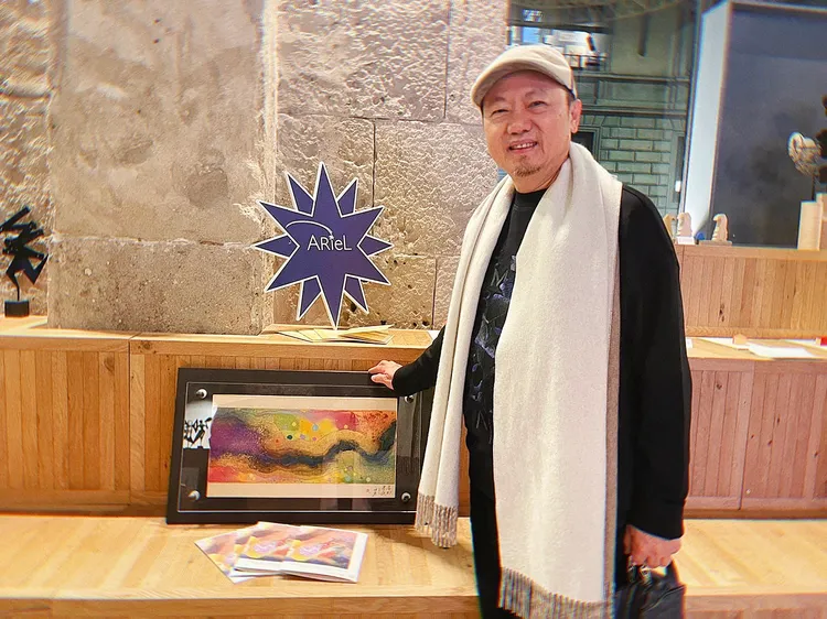 林伯禧從小習畫，學過油畫、水墨畫、西洋畫，在國際間頗負盛名。翻攝畫面