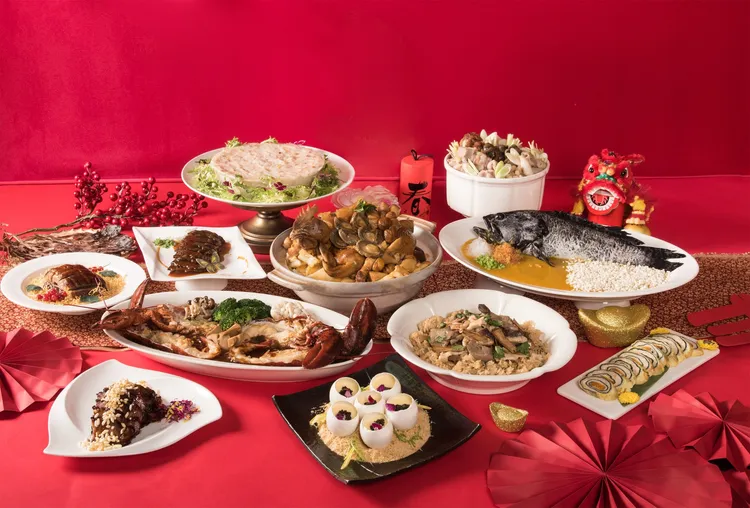 匯集四道本年度媒體年菜評比獲獎餚饌，粵亮廣式料理五星主廚當日親製的「六福萬怡 新春盛世宴」。六福旅遊集團提供