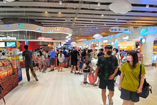 奧客無視告示「裝湯用小碗」　砸碗罵哭櫃檯小妹嗆「不是花不起」