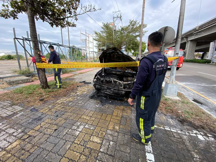 事故地點發生在加油站附近。張喆喜攝