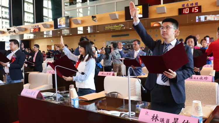 台中市議會第四屆市議員宣誓就職。鮮明攝