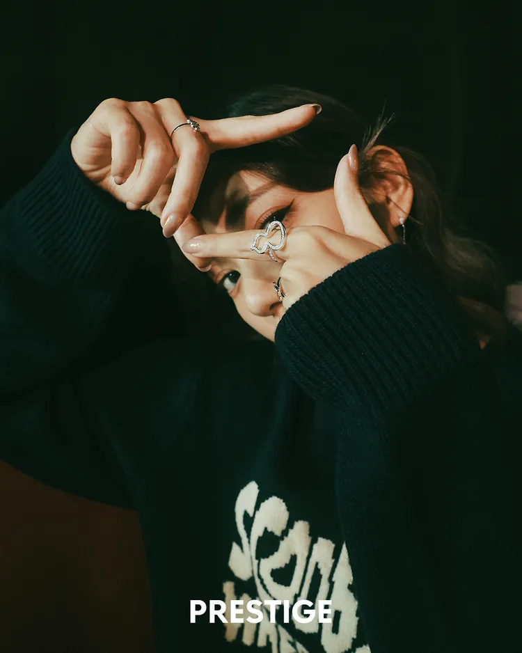 郭雪芙配搭Qeelin珠寶拍攝封面。《PRESTIGE TAIWAN》提供