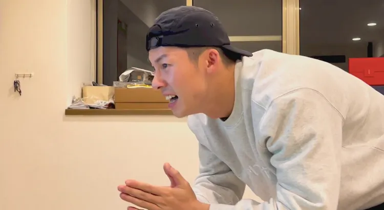 許光漢看世界盃時表情超投入。翻攝張軒睿IG