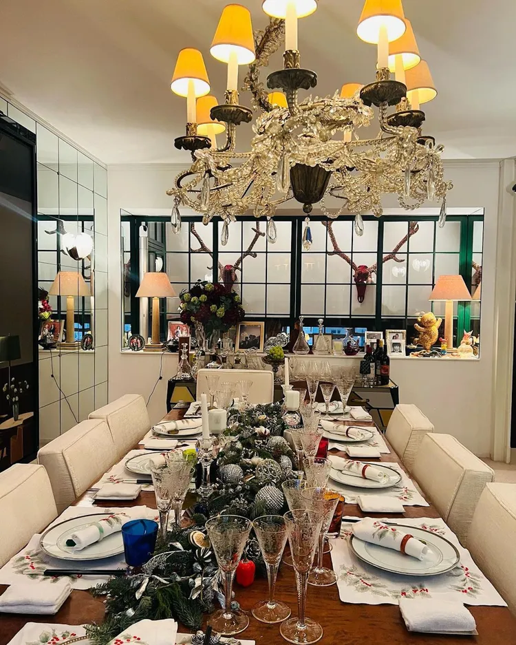 劉嘉玲家的餐桌可容納10人用餐。翻攝劉嘉玲IG