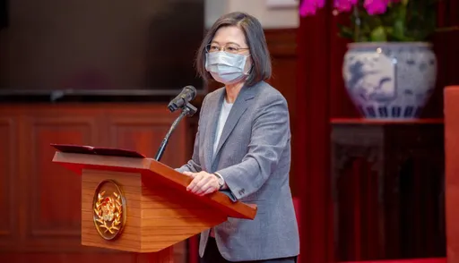 蔡英文感謝鄉土詩人守護台灣 網卻酸爆:湊一桌麻將?想看陳明通紀錄片!