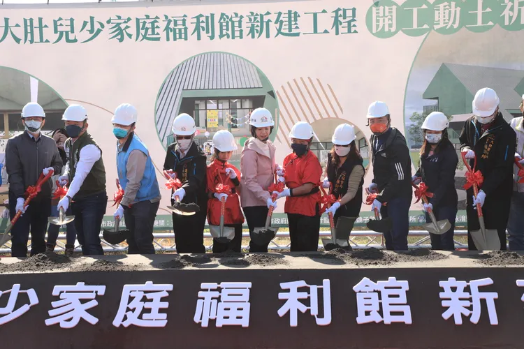 台中市副市長王育敏出席大肚兒少家庭福利館動工典禮。市府提供