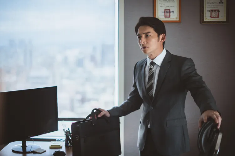 温昇豪展現成熟男人的魅力。群之噰傳播提供