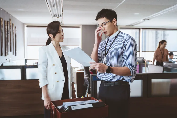 天心（左）劇中指定禾浩辰當法助。群之噰傳播提供