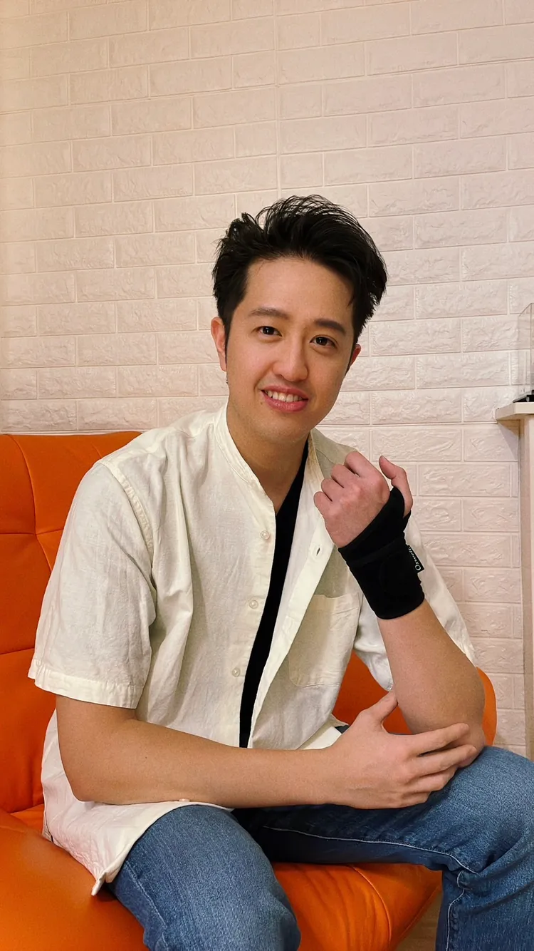 莫凡新日操9小時引發肌腱炎。無限延伸提供