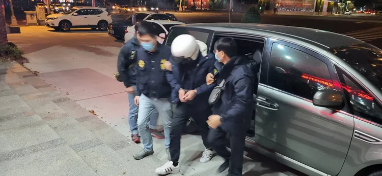 詹姓嫌犯晚間押回台中市警六分局。警方提供