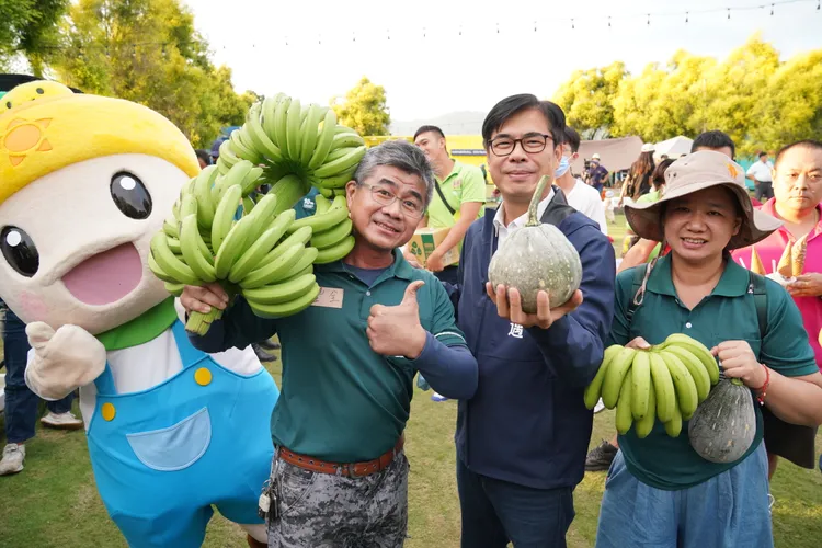 陳其邁指將以配套措施，協助魷魚加工從中國轉移到東南亞。資料照片