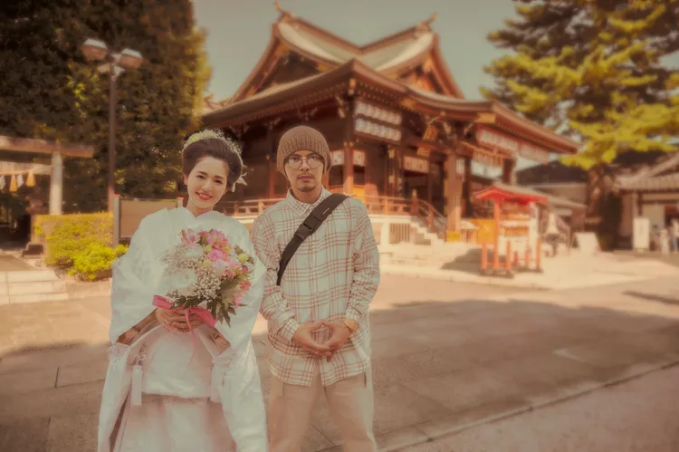 黃明志（右）開心地與蒼井空跨國合作。亞洲通文創提供