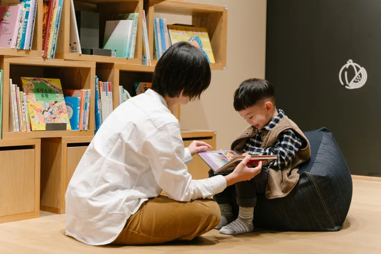 尚順門市的「交換繪本」服務邀請小朋友將家中不再閱讀的舊有繪本捐出，每捐出2本即可換1本現場繪本。