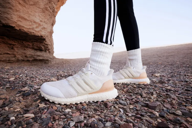 adidas Ultraboost DNA Guards女鞋，5990元。品牌提供