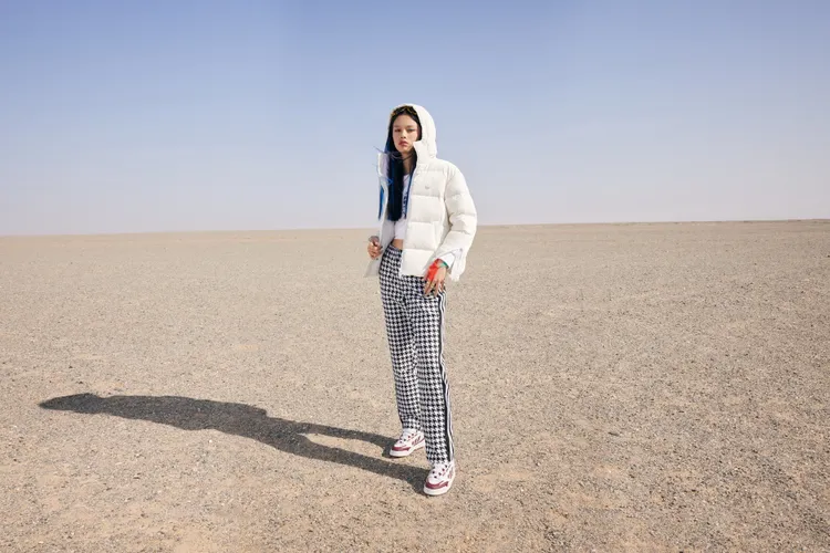 adidas Originals One Winter女裝設計加入千鳥紋。品牌提供