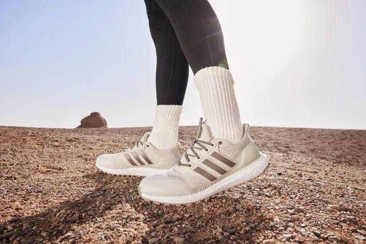 adidas Ultraboost DNA Guards男鞋，5990元。品牌提供
