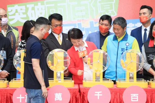 有警觉!购物节抽百万现金 卢秀燕致电中奖人「声音有点像」