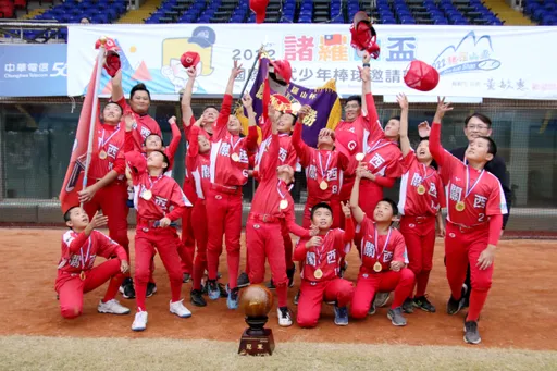 諸羅山盃|蔡翰菖二刀流破涕為笑 竹縣關西隊史首度封王