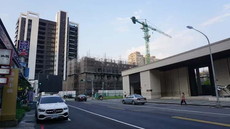 營建成本提升也讓地上權宅從過去1字頭上升到2字頭。葉家銘攝