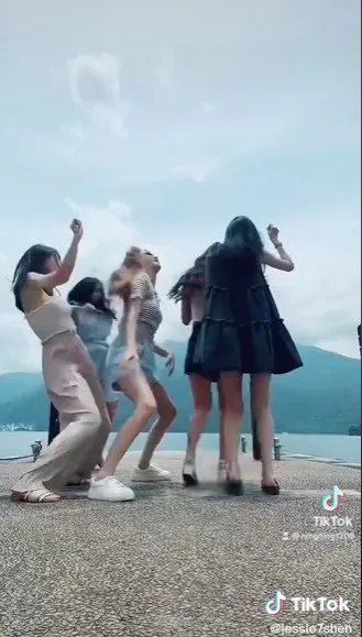 正妹團最後「群魔亂舞」。抖音 : TikTok:hazel_shen 授權刊登