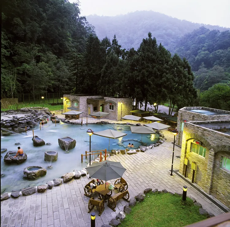 受強烈冷氣團影響，太平山氣溫可能下探攝氏0度以下，道路可能結冰、積雪，基於遊客用路安全，考量午後易有濃霧及天黑，17日中午12時後實施預警性管制，僅開放至鳩之澤溫泉區。林管處提供