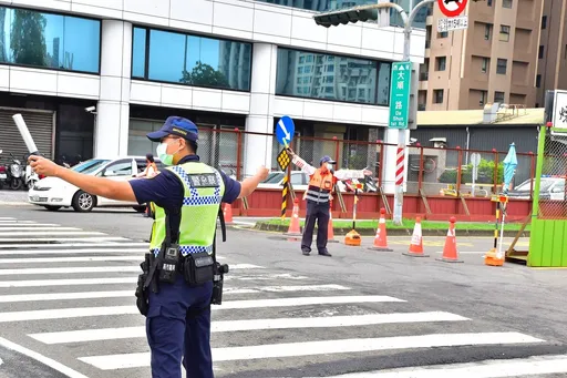 高雄輕軌大順路段明起圍籬施工　縮減車道速限30公里