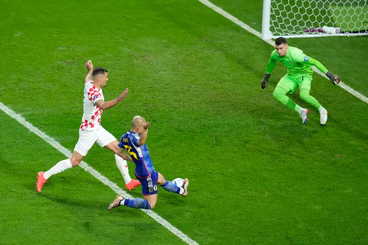 日本前田大然上半場率先進球。美聯社