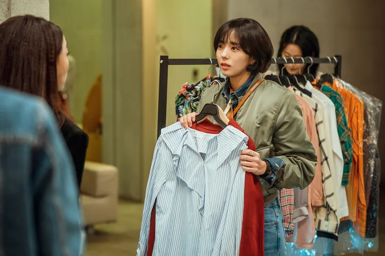 蔡秀彬飾演精品公關公司的科長。Netflix提供