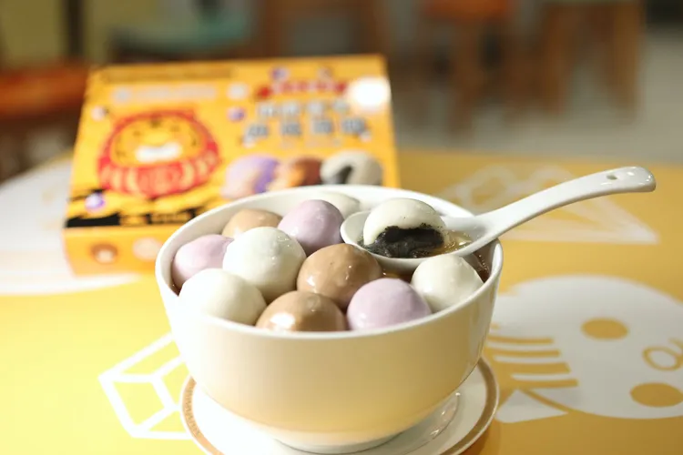 老虎堂伯爵蜜芋麻花湯圓，售價189元。翁玉信攝