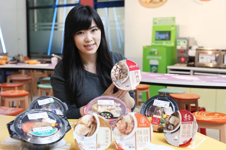 7-ELEVEN同步於門市開賣多款鍋物、湯品。翁玉信攝