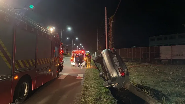 楊翁駕照正常續換，且無酒駕。讀者提供