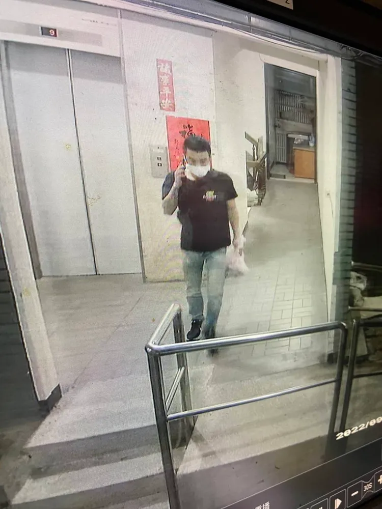 蘇男逞凶後離開現場。翻攝畫面